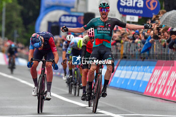 2023-05-20 - Finish line for Nico Denz - Stage 14 Giro d'Italia 2023 - 14 STAGE - SIERRE - CASSANO MAGNAGO - GIRO D'ITALIA - CYCLING