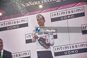 2023-05-20 - Joao Almeida - Maglia Bianca - Stage 14 Giro d'Italia 2023 - 14 STAGE - SIERRE - CASSANO MAGNAGO - GIRO D'ITALIA - CYCLING