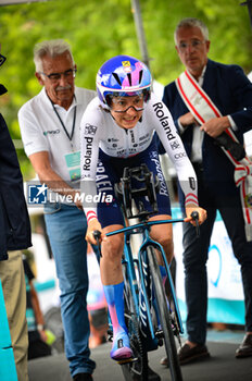 2023-06-30 - KIESENHOFER Anna (AUT) - Team ISRAEL PREMIER TECH ROLAND. Giro d'Italia Women 2023. First stage in Chianciano Terme. Time trial. Start of the stage - STAGE 1 - WOMEN'S GIRO D'ITALIA - GIRO D'ITALIA - CYCLING