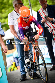2023-06-30 - YONAMINE Eri (JPN) - Team HUMAN POWERED HEALTH - Giro d'Italia Women 2023. First stage in Chianciano Terme. Time trial. Start of the stage - STAGE 1 - WOMEN'S GIRO D'ITALIA - GIRO D'ITALIA - CYCLING