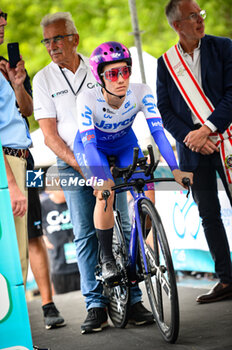 2023-06-30 - SANTESTEBAN GONZALEZ Ane (ESP) - TEAM JAYCO ALULA - Giro d'Italia Women 2023. First stage in Chianciano Terme. Time trial. Start of the stage - STAGE 1 - WOMEN'S GIRO D'ITALIA - GIRO D'ITALIA - CYCLING
