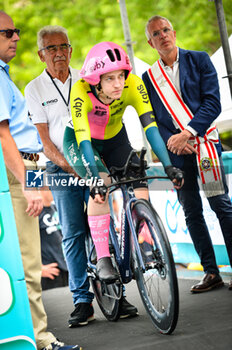 2023-06-30 - BANKS Elizabeth (GBR) - Team EF EDUCATION - TIBCO - SVB - Giro d'Italia Women 2023. First stage in Chianciano Terme. Time trial. Start of the stage - STAGE 1 - WOMEN'S GIRO D'ITALIA - GIRO D'ITALIA - CYCLING