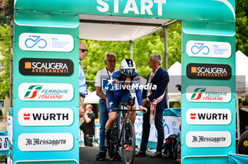2023-06-30 - WOLLASTON Ally (NZL). - Team AG INSURANCE - SOUDAL QUICK-STEP - Giro d'Italia Women 2023. First stage in Chianciano Terme. Time trial. Start of the stage.Sponsor Scaligera Arredamenti, Ferrovie Italiane, Wurth, Il Messaggero, - STAGE 1 - WOMEN'S GIRO D'ITALIA - GIRO D'ITALIA - CYCLING