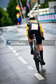 2023-06-30 - SWINKELS Karlijn (NED). - TEAM JUMBO-VISMA - Giro d'Italia Women 2023. First stage in Chianciano Terme. Time trial. Start of the stage - STAGE 1 - WOMEN'S GIRO D'ITALIA - GIRO D'ITALIA - CYCLING