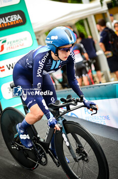 2023-06-30 - LABOUS Juliette (FRA) - TEAM DSM- Giro d'Italia Women 2023. First stage in Chianciano Terme. Time trial. Start of the stage - STAGE 1 - WOMEN'S GIRO D'ITALIA - GIRO D'ITALIA - CYCLING