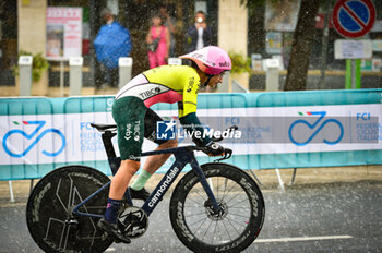 2023-06-30 - BORGHESI Letizia (ITA) - Team EF EDUCATION - TIBCO - SVB - Giro d'Italia Women 2023. First stage in Chianciano Terme. Time trial. Start of the stage - Rain.Sponsor FCI Federazione Ciclistica Italiana. - STAGE 1 - WOMEN'S GIRO D'ITALIA - GIRO D'ITALIA - CYCLING