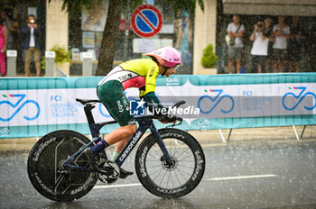 2023-06-30 - BORGHESI Letizia (ITA) - Team EF EDUCATION - TIBCO - SVB - Giro d'Italia Women 2023. First stage in Chianciano Terme. Time trial. Start of the stage - Rain.Sponsor FCI Federazione Ciclistica Italiana. - STAGE 1 - WOMEN'S GIRO D'ITALIA - GIRO D'ITALIA - CYCLING
