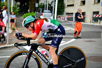 2023-06-30 - LONGO BORGHINI Elisa (ITA. - Team TREK. The Italian Champion atGiro d'Italia Women - First stage Time trial - Chianciano Terme. Warm up. - STAGE 1 - WOMEN'S GIRO D'ITALIA - GIRO D'ITALIA - CYCLING