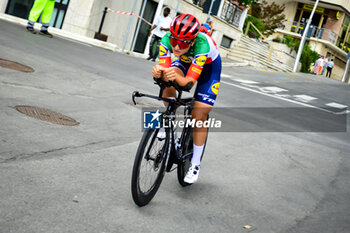 2023-06-30 - LONGO BORGHINI Elisa (ITA. - Team TREK. The Italian Champion at Giro d'Italia Women - First stage Time trial - Chianciano Terme. Warm up. - STAGE 1 - WOMEN'S GIRO D'ITALIA - GIRO D'ITALIA - CYCLING