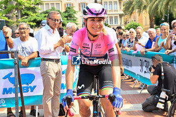 2023-07-07 - Annemiek van Vleuten - team Movistaer, leader tour - GIRO D'ITALIA WOMEN - STAGE 7 - ALBENGA-ALASSIO - GIRO D'ITALIA - CYCLING
