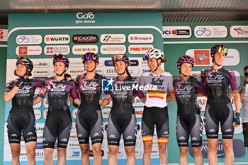 2023-07-07 - team Liv Racing Teqfind (NED) - GIRO D'ITALIA WOMEN - STAGE 7 - ALBENGA-ALASSIO - GIRO D'ITALIA - CYCLING