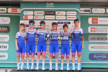 2023-07-07 - team Team Jayco – Alula (AUS) - GIRO D'ITALIA WOMEN - STAGE 7 - ALBENGA-ALASSIO - GIRO D'ITALIA - CYCLING