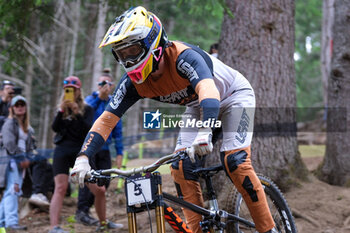 2023-07-01 - Bernard Kerr (GRB) in action during DH Elite Men race, at UCI MTB World Cup 2023, Val di Sole stage on July 01, 2023 in Val di Sole, Trento, Italy. - UCI MTB  WORLD CUP - DOWNHILL ELITE MEN RACE - MTB - MOUNTAIN BIKE - CYCLING