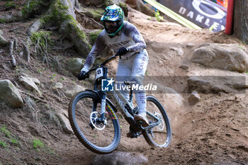 2023-07-01 - Luca Shaw (USA) in action during DH Elite Men race, at UCI MTB World Cup 2023, Val di Sole stage on July 01, 2023 in Val di Sole, Trento, Italy. - UCI MTB  WORLD CUP - DOWNHILL ELITE MEN RACE - MTB - MOUNTAIN BIKE - CYCLING