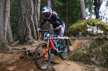 2023-07-01 - Tahnee Seagrave (GBR) in action during DH Elite Women race, at UCI MTB World Cup 2023, Val di Sole stage on July 01, 2023 in Val di Sole, Trento, Italy. - UCI MTB  WORLD CUP - DOWNHILL ELITE WOMEN RACE - MTB - MOUNTAIN BIKE - CYCLING
