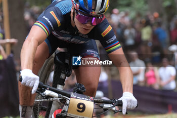 2023-07-02 - Portrait of Evie Richards (GBR) in action during XCO Elite Women race, at UCI MTB World Series 2023, Val di Sole stage on July 02, 2023 in Val di Sole, Trento, Italy. - UCI MTB WORLD CUP - XCO ELITE WOMEN RACE - MTB - MOUNTAIN BIKE - CYCLING