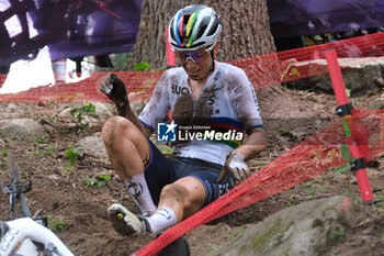 2023-07-02 - Pauline Ferrand Prevot (FRA) immediately after a crash during XCO Elite Women race, at UCI MTB World Series 2023, Val di Sole stage on July 02, 2023 in Val di Sole, Trento, Italy. - UCI MTB WORLD CUP - XCO ELITE WOMEN RACE - MTB - MOUNTAIN BIKE - CYCLING