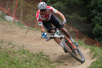 2023-07-02 - Carter Woods (CAN) in action during XCO U23 Men race, at UCI MTB World Series 2023, Val di Sole stage on July 02, 2023 in Val di Sole, Trento, Italy. - UCI MTB WORLD CUP - XCO U23 MEN RACE - MTB - MOUNTAIN BIKE - CYCLING