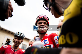 2023-09-16 - Sepp Kuss (Jumbo-Visma), red jersey and winner of the Vuelta Espana 2023, at the end of the stage 20 of the Spanish bicycle race La Vuelta on September 16, 2023 in Guadarrama, Spain - LA VUELTA - STAGE 20 - MANZANARES EL REAL - GUADARRAMA - SPANISH LA VUELTA - CYCLING