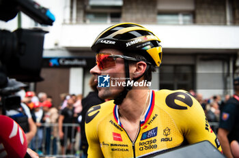 2023-09-16 - Primoz Roglic (Jumbo-Visma) responds to journalists at the end of the stage 20 of the Spanish bicycle race La Vuelta on September 16, 2023 in Guadarrama, Spain - LA VUELTA - STAGE 20 - MANZANARES EL REAL - GUADARRAMA - SPANISH LA VUELTA - CYCLING