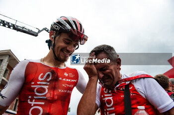16/09/2023 - An assistant of the Cofidis team is moved and is consoled by the cyclist Andre Carvalho at the end of the stage 20 of the Spanish bicycle race La Vuelta on September 16, 2023 in Guadarrama, Spain - LA VUELTA - STAGE 20 - MANZANARES EL REAL - GUADARRAMA - SPANISH LA VUELTA - CICLISMO