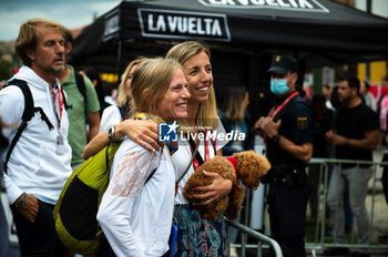 16/09/2023 - Sabina Kuss (mother of Sepp) and Noemi Ferre (wife of Sepp) at the end of the stage 20 of the Spanish bicycle race La Vuelta on September 16, 2023 in Guadarrama, Spain - LA VUELTA - STAGE 20 - MANZANARES EL REAL - GUADARRAMA - SPANISH LA VUELTA - CICLISMO