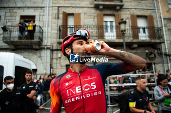 16/09/2023 - Filippo Ganna (Ineos Grenadiers) drinks a can of Fanta at the end of the stage 20 of the Spanish bicycle race La Vuelta on September 16, 2023 in Guadarrama, Spain - LA VUELTA - STAGE 20 - MANZANARES EL REAL - GUADARRAMA - SPANISH LA VUELTA - CICLISMO