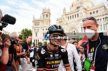 2023-09-17 - Primoz Roglic (Jumbo Visma) at the end of the stage 21 of the Spanish bicycle race La Vuelta at Plaza de Cibeles on September 16, 2023 in Madrid, Spain - LA VUELTA FINAL AWARDS CEREMONY - SPANISH LA VUELTA - CYCLING