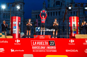 2023-09-17 - Jonas Vingegaard (Jumbo-Visma), Sepp Kuss (Jumbo-Visma) and Primoz Roglic (Jumbo-Visma) at the final awards ceremony of the Spanish cycling race La Vuelta at Plaza de Cibeles on September 16, 2023 in Madrid, Spain - LA VUELTA FINAL AWARDS CEREMONY - SPANISH LA VUELTA - CYCLING