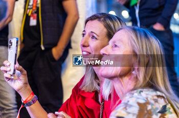 2023-09-17 - Sabina Kuss (mother of Sepp) and Noemi Ferre (wife of Sepp) at the final awards ceremony of the Spanish cycling race La Vuelta at Plaza de Cibeles on September 16, 2023 in Madrid, Spain - LA VUELTA FINAL AWARDS CEREMONY - SPANISH LA VUELTA - CYCLING