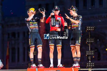 2023-09-17 - Jonas Vingegaard (Jumbo-Visma), Sepp Kuss (Jumbo-Visma) and Primoz Roglic (Jumbo-Visma) at the final awards ceremony of the Spanish cycling race La Vuelta at Plaza de Cibeles on September 16, 2023 in Madrid, Spain - LA VUELTA FINAL AWARDS CEREMONY - SPANISH LA VUELTA - CYCLING