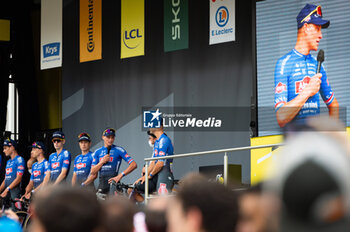 2023-07-01 - Mathieu van der Poel (ALPECIN-DECEUNINCK) with his teammates during the cycling teams presentation at San Mames stadium in Bilbao before the 1st stage of Tour de France 2023 - STAGE 1 - BILBAO-BILBAO - TOUR DE FRANCE - CYCLING
