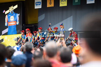 2023-07-01 - Giulio Ciccone (LIDL-TREK) with his teammates during the cycling teams presentation at San Mames stadium in Bilbao before the 1st stage of Tour de France 2023 - STAGE 1 - BILBAO-BILBAO - TOUR DE FRANCE - CYCLING