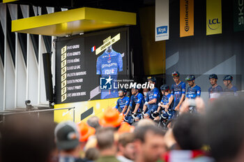 2023-07-01 - Thibaut Pinot (GROUPAMA - FDJ) with his teammates during the cycling teams presentation at San Mames stadium in Bilbao before the 1st stage of Tour de France 2023 - STAGE 1 - BILBAO-BILBAO - TOUR DE FRANCE - CYCLING