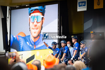 2023-07-01 - Thibaut Pinot (GROUPAMA - FDJ) with his teammates during the cycling teams presentation at San Mames stadium in Bilbao before the 1st stage of Tour de France 2023 - STAGE 1 - BILBAO-BILBAO - TOUR DE FRANCE - CYCLING