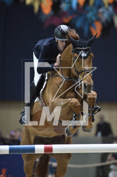 2023-03-18 - Mark McAuley (IRL) riding GRS Lady Amaro during the Saut Hermès 2023, equestrian FEI event on March 18, 2023 at the ephemeral Grand-palais in Paris, France - EQUESTRIAN - THE SAUT HERMES 2023 - INTERNATIONALS - EQUESTRIAN
