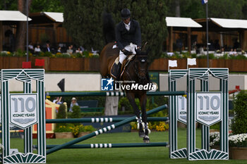 2023-05-25 - Harrie Smolders (NED) during the 90° CSIO ROMA 2023, CSIO5* A against the clock (238.2.1) - 1.50m - 30.000 € - LR - presented by ENI, on May 25, 2023 at Piazza di Siena in Rome, Italy. - CSIO ROMA PIAZZA DI SIENA - INTERNATIONALS - EQUESTRIAN