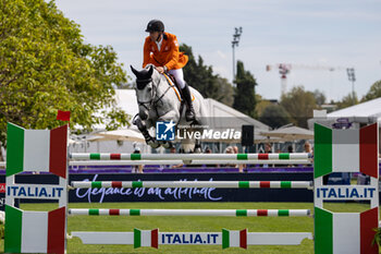 2023-08-30 - VRIELING JUR of Holland riding Long John Silver 3 N.O.P. during the FEI European Jumping Championship 2023, Equestrian event on August 30, 2023 at hippodrome Snai San Siro in Milan, Italy - 2023 JUMPING EUROPEAN CHAMPIONSHIP - INTERNATIONALS - EQUESTRIAN