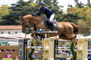 2023-08-30 - ANDERSSON Petronella of Sweden riding Castres Van De Bagijnakker Z during the FEI European Jumping Championship 2023, Equestrian event on August 30, 2023 at hippodrome Snai San Siro in Milan, Italy - 2023 JUMPING EUROPEAN CHAMPIONSHIP - INTERNATIONALS - EQUESTRIAN