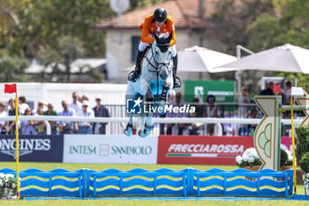 2023-08-31 - VRIELING Jur of Holland riding Long John Silver 3 N.O.P. during the FEI European Jumping Championship 2023, Equestrian event on August 30, 2023 at hippodrome Snai San Siro in Milan, Italy - 2023 JUMPING EUROPEAN CHAMPIONSHIP - INTERNATIONALS - EQUESTRIAN
