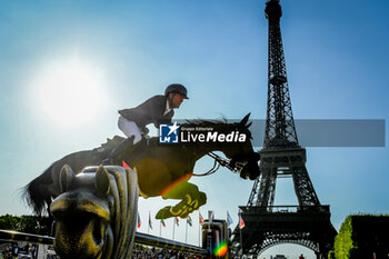 2023-06-24 - Simon DELESTRE of France riding Cayman Jolly Jumper during the Longines Paris Eiffel Jumping 2023, Longines Global Champions Tour, Equestrian event on June 24, 2023 at Champ de Mars in Paris, France - EQUESTRIAN - PARIS EIFFEL JUMPING 2023 - INTERNATIONALS - EQUESTRIAN