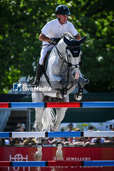 2023-06-24 - Denis LYNCH of Ireland riding Cornets Iberio during the Longines Paris Eiffel Jumping 2023, Longines Global Champions Tour, Equestrian event on June 24, 2023 at Champ de Mars in Paris, France - EQUESTRIAN - PARIS EIFFEL JUMPING 2023 - INTERNATIONALS - EQUESTRIAN