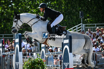2023-06-24 - Laura KRAUT of United States riding Confu during the Longines Paris Eiffel Jumping 2023, Longines Global Champions Tour, Equestrian event on June 24, 2023 at Champ de Mars in Paris, France - EQUESTRIAN - PARIS EIFFEL JUMPING 2023 - INTERNATIONALS - EQUESTRIAN
