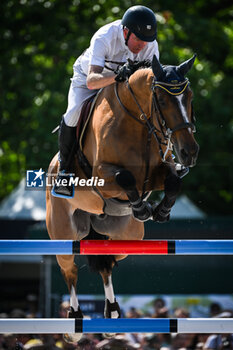 2023-06-24 - John WHITAKER of Great Britain riding Sharid during the Longines Paris Eiffel Jumping 2023, Longines Global Champions Tour, Equestrian event on June 24, 2023 at Champ de Mars in Paris, France - EQUESTRIAN - PARIS EIFFEL JUMPING 2023 - INTERNATIONALS - EQUESTRIAN