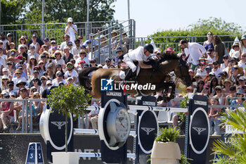 2023-06-25 - John Whitaker riding Equine America Unick du Francport during the Longines Paris Eiffel Jumping 2023, Longines Global Champions Tour, Equestrian event on June 25, 2023 at Champ de Mars in Paris, France - EQUESTRIAN - PARIS EIFFEL JUMPING 2023 - INTERNATIONALS - EQUESTRIAN