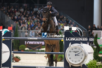 2023-11-12 - Steve Guerdat (SWI) riding Venard de Cerisy in action during the CSI5* - W Longines FEI World Cup Competition presented by Scuderia 1918 - Verona Jumping at 125th edition of Fieracavalli on November 12, 2023, Verona, Italy. - CSI5* - W LONGINES FEI WORLD CUP COMPETITION - VERONA JUMPING - INTERNATIONALS - EQUESTRIAN