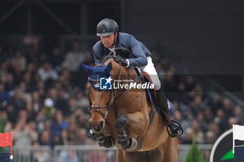 2023-11-12 - Ben Maher (GBR) riding Dallas Vegas Batilly in action during the CSI5* - W Longines FEI World Cup Competition presented by Scuderia 1918 - Verona Jumping at 125th edition of Fieracavalli on November 12, 2023, Verona, Italy. - CSI5* - W LONGINES FEI WORLD CUP COMPETITION - VERONA JUMPING - INTERNATIONALS - EQUESTRIAN