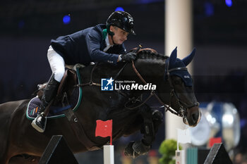 2023-11-12 - Denis Lynch (IRL) riding Dark Chocolate 48 in action during the CSI5* - W Longines FEI World Cup Competition presented by Scuderia 1918 - Verona Jumping at 125th edition of Fieracavalli on November 12, 2023, Verona, Italy. - CSI5* - W LONGINES FEI WORLD CUP COMPETITION - VERONA JUMPING - INTERNATIONALS - EQUESTRIAN