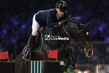 2023-11-12 - Denis Lynch (IRL) riding Dark Chocolate 48 in action during the CSI5* - W Longines FEI World Cup Competition presented by Scuderia 1918 - Verona Jumping at 125th edition of Fieracavalli on November 12, 2023, Verona, Italy. - CSI5* - W LONGINES FEI WORLD CUP COMPETITION - VERONA JUMPING - INTERNATIONALS - EQUESTRIAN