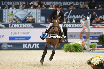 2023-11-12 - Simon Delestre (FRA) riding Olga van de Kruishoeve in action during the CSI5* - W Longines FEI World Cup Competition presented by Scuderia 1918 - Verona Jumping at 125th edition of Fieracavalli on November 12, 2023, Verona, Italy. - CSI5* - W LONGINES FEI WORLD CUP COMPETITION - VERONA JUMPING - INTERNATIONALS - EQUESTRIAN